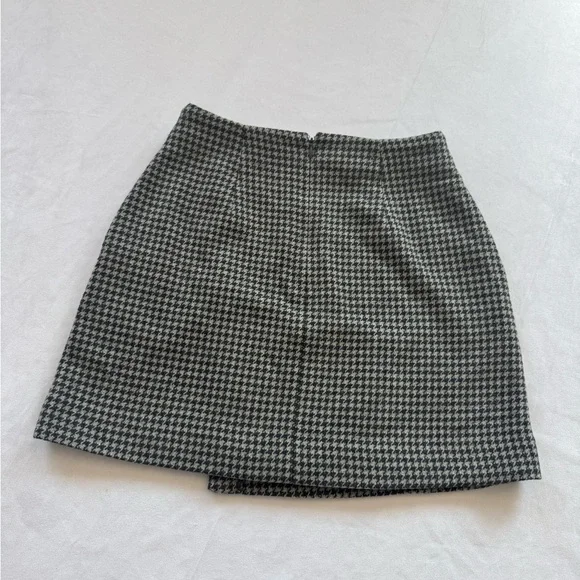 Uniqlo Monochrome Houndstooth Mini Skirt - Picture 4 of 11